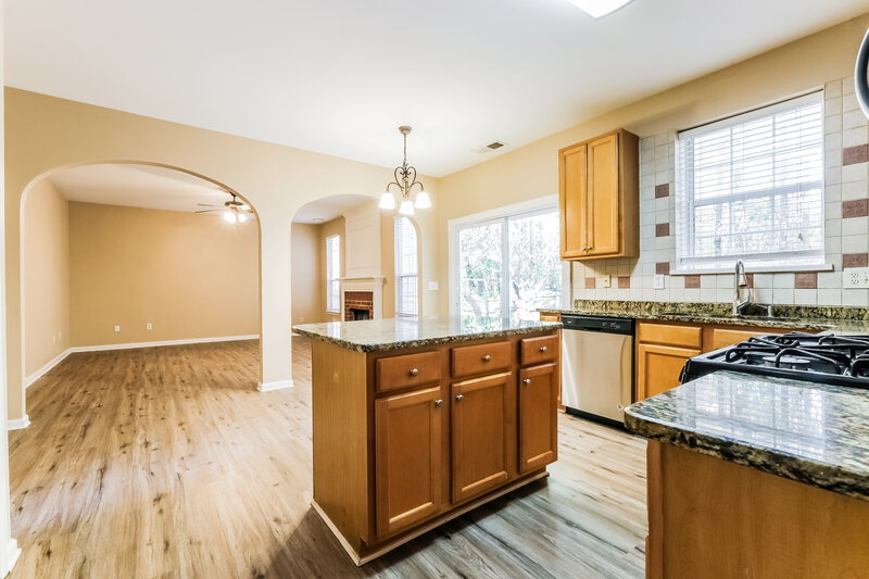2,180/Mo, 4563 Howell Farms Rd NW Acworth, GA 30101 Kitchen View 2