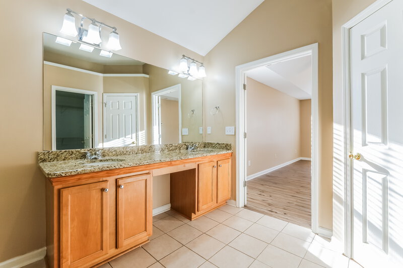 2,180/Mo, 4563 Howell Farms Rd NW Acworth, GA 30101 Main Bathroom View 2