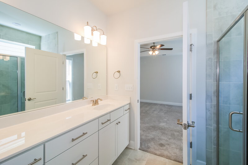 1,815/Mo, 119 Alcovy Ct Griffin, GA 30223 Main Bathroom View