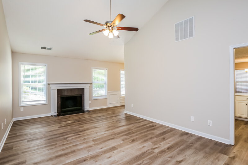 2,780/Mo, 4289 Duncan Ives Dr Buford, GA 30519 Living Room View 3