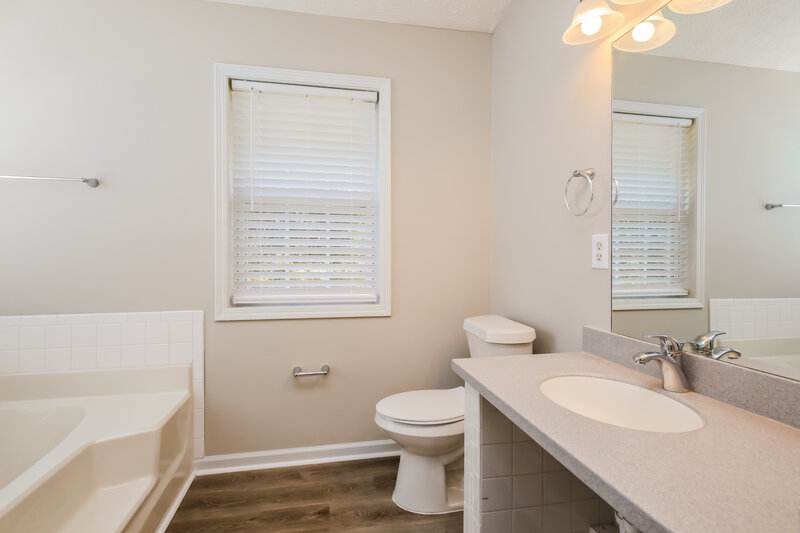 2,780/Mo, 4289 Duncan Ives Dr Buford, GA 30519 Main Bathroom View