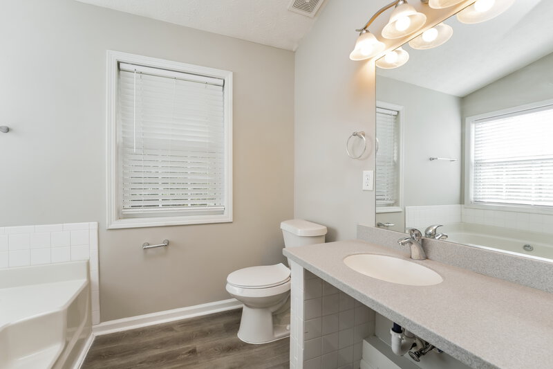 2,155/Mo, 4289 Duncan Ives Dr Buford, GA 30519 Main Bathroom View