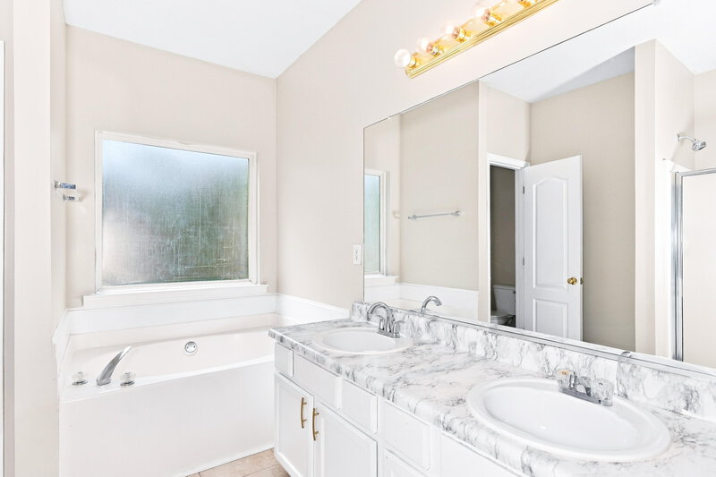 2,360/Mo, 2331 Temple View Ct Snellville, GA 30078 Primary Bathroom View