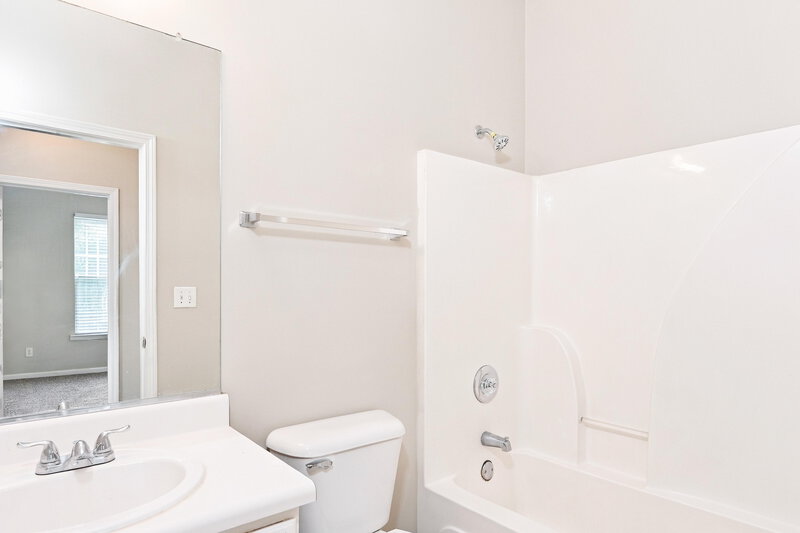 2,360/Mo, 2331 Temple View Ct Snellville, GA 30078 Bathroom View 2