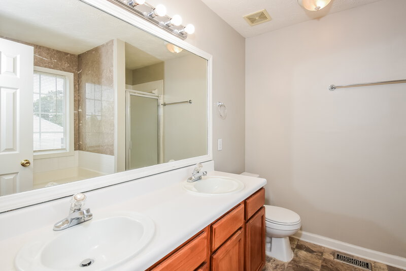 2,010/Mo, 2217 Baker Carter Dr Loganville, GA 30052 Main Bathroom View