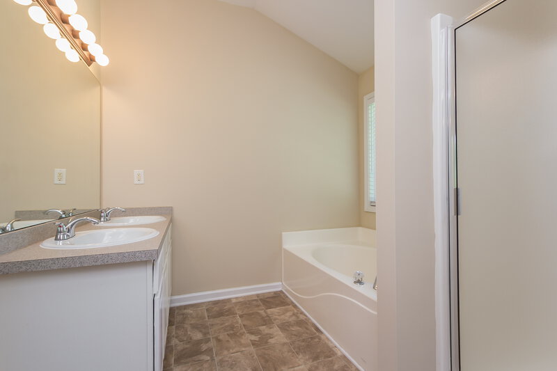 2,015/Mo, 335 Lynn Katie Ct Lawrenceville, GA 30045 Master Bathroom View