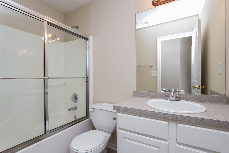 2,015/Mo, 335 Lynn Katie Ct Lawrenceville, GA 30045 Bathroom View