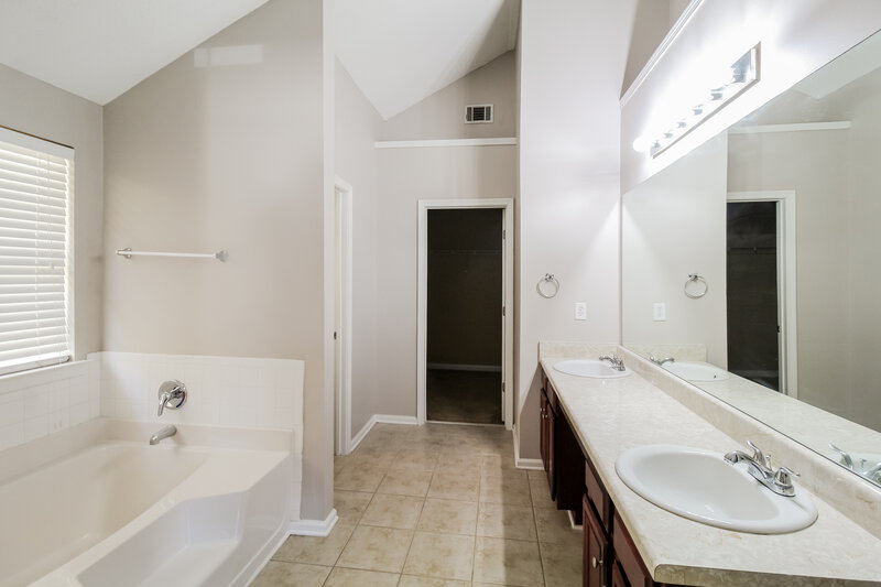 2,525/Mo, 1972 Bridgestone Cir Conyers, GA 30012 Main Bathroom View