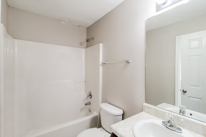 2,525/Mo, 1972 Bridgestone Cir Conyers, GA 30012 Bathroom View