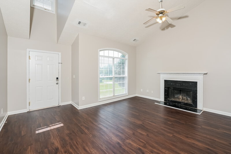 2,830/Mo, 3810 Biltmore Oaks Dr Bethlehem, GA 30620 Living Room View 2