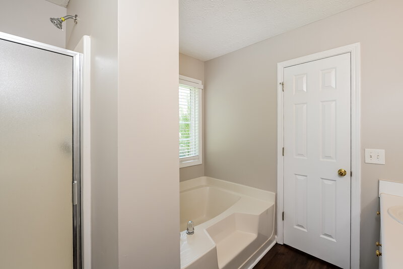 2,830/Mo, 3810 Biltmore Oaks Dr Bethlehem, GA 30620 Main Bathroom View 2