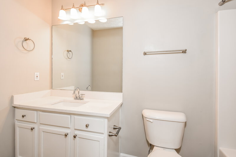 1,860/Mo, 176 Ilex Dr Canton, GA 30114 Main Bathroom View