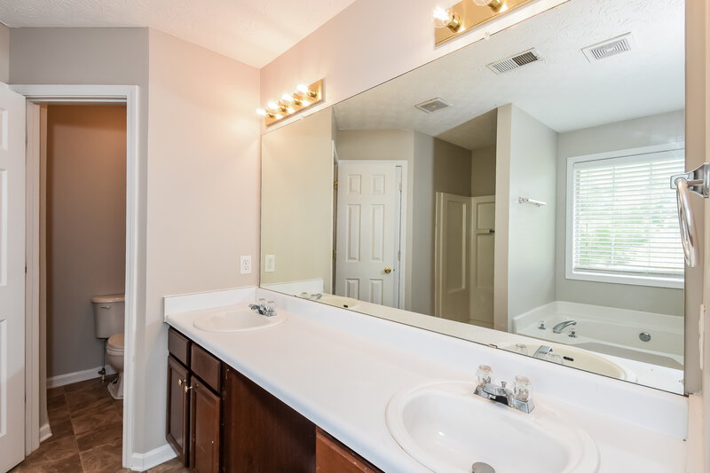 2,910/Mo, 2498 Tolliver Dr Ellenwood, GA 30294 Main Bathroom View