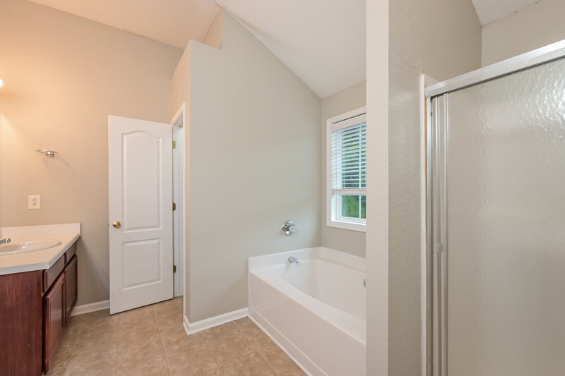 3,250/Mo, 3363 Newtons Crest Cir Snellville, GA 30078 Main Bathroom View 2