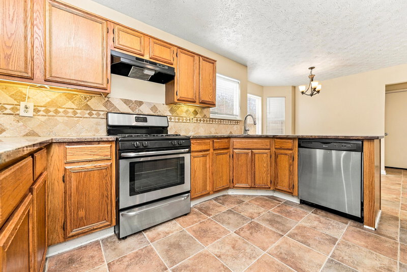 2,115/Mo, 3460 Portsmouth Cir Lithonia, GA 30038 Kitchen View 2