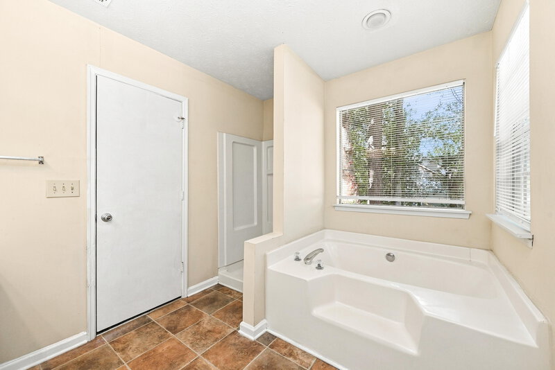 2,115/Mo, 3460 Portsmouth Cir Lithonia, GA 30038 Primary Bathroom View