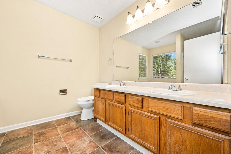 2,115/Mo, 3460 Portsmouth Cir Lithonia, GA 30038 Primary Bathroom View 2