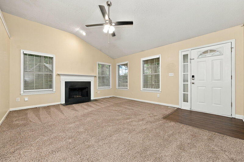 1,885/Mo, 153 Country Mill Ln Stockbridge, GA 30281 Living Room View
