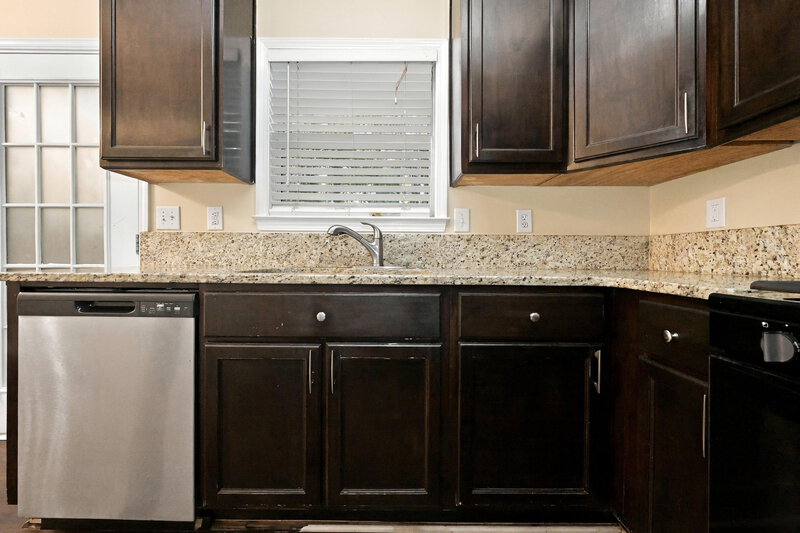 1,885/Mo, 153 Country Mill Ln Stockbridge, GA 30281 Kitchen View 2