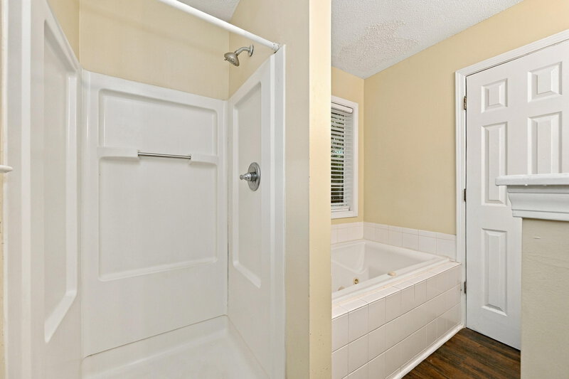 1,885/Mo, 153 Country Mill Ln Stockbridge, GA 30281 Primary Bathroom View 2