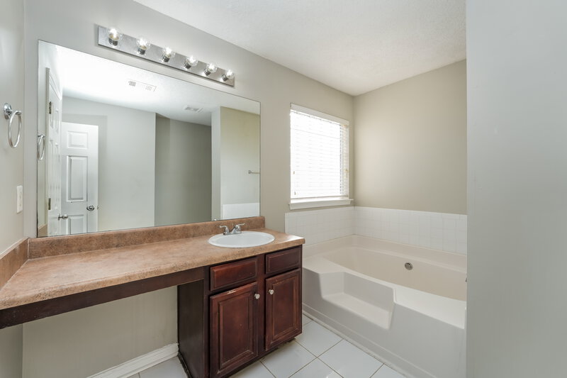 1,975/Mo, 5115 Bridle Point Pkwy Snellville, GA 30039 Main Bathroom View