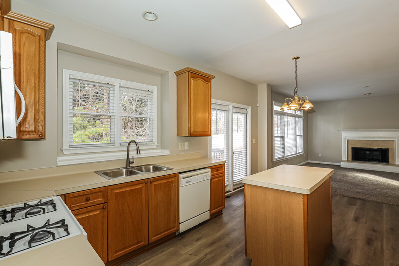 2,295/Mo, 312 Viceroy Curv Stockbridge, GA 30281 Kitchen View