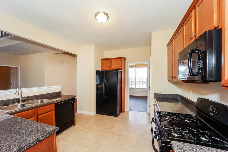 2,475/Mo, 605 Needle Rush Cir Locust Grove, GA 30248 Kitchen View 2