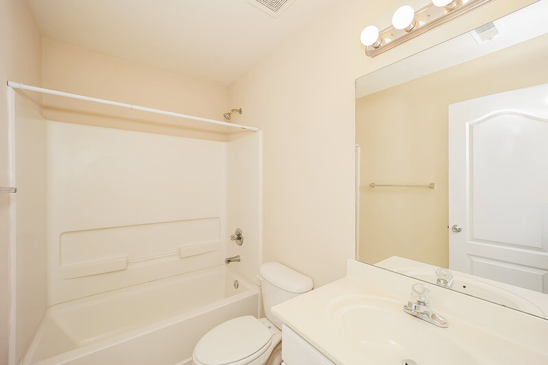 2,475/Mo, 605 Needle Rush Cir Locust Grove, GA 30248 Bathroom View