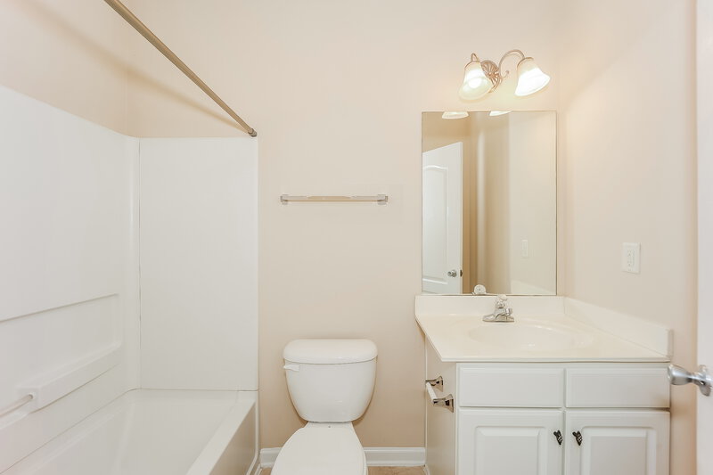 2,475/Mo, 605 Needle Rush Cir Locust Grove, GA 30248 Bathroom View 2