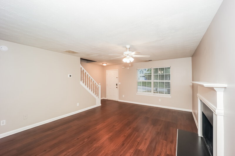 2,680/Mo, 3234 Diamond Blf Union City, GA 30291 Living Room View 2