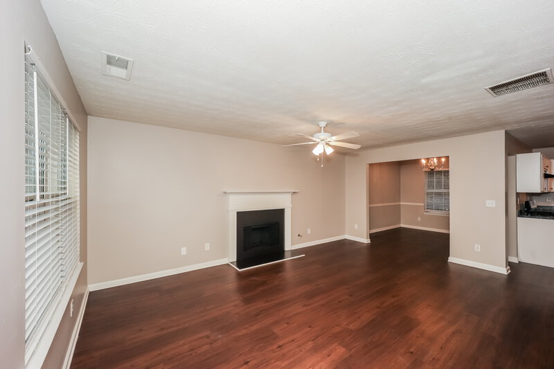 2,680/Mo, 3234 Diamond Blf Union City, GA 30291 Living Room View 3