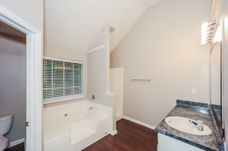 2,680/Mo, 3234 Diamond Blf Union City, GA 30291 Main Bathroom View