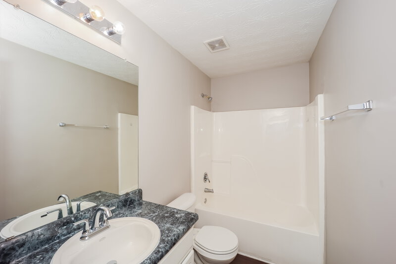 2,680/Mo, 3234 Diamond Blf Union City, GA 30291 Bathroom View