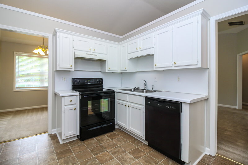 1,710/Mo, 2513 Morning Glory Pl Lawrenceville, GA 30044 Kitchen View 2