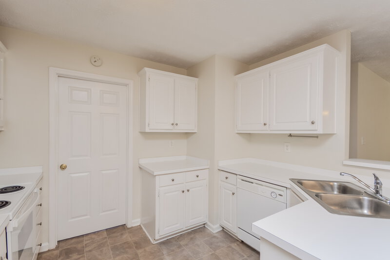 2,630/Mo, 40 Stallsworth Rd McDonough, GA 30252 Kitchen View 2