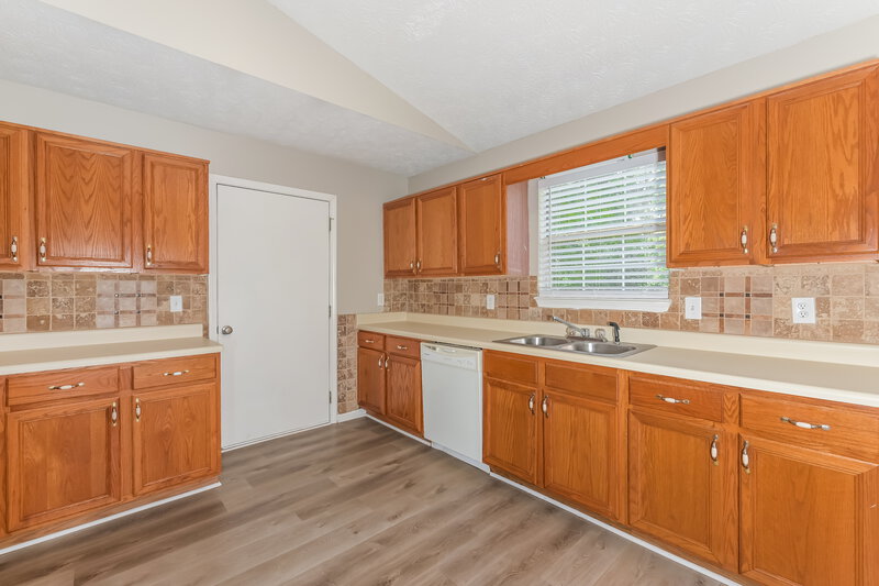 2,440/Mo, 316 Mill Glen Ct McDonough, GA 30252 Kitchen View