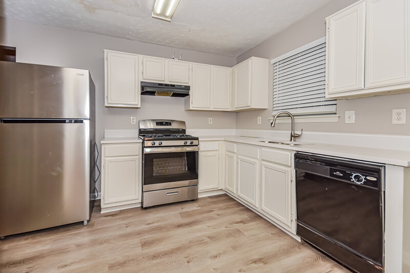 1,995/Mo, 1749 Bertram Ln SW Marietta, GA 30008 Kitchen View