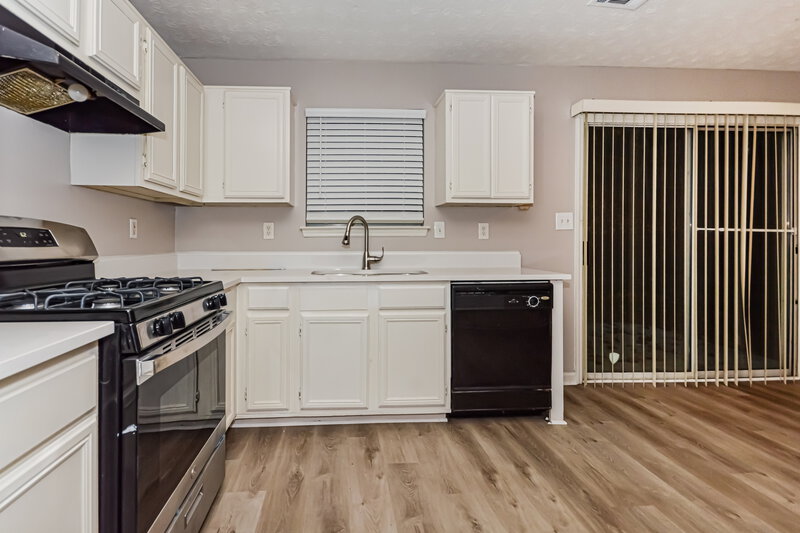 1,995/Mo, 1749 Bertram Ln SW Marietta, GA 30008 Kitchen View 2
