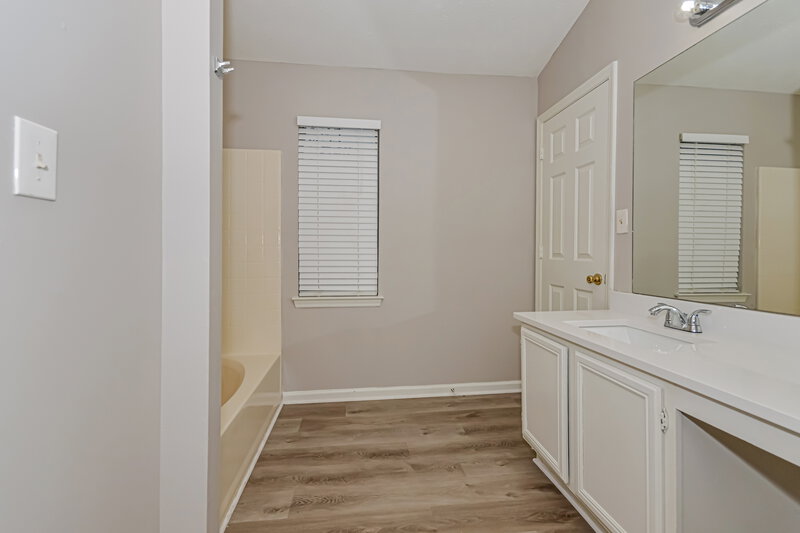 1,995/Mo, 1749 Bertram Ln SW Marietta, GA 30008 Main Bathroom View 2