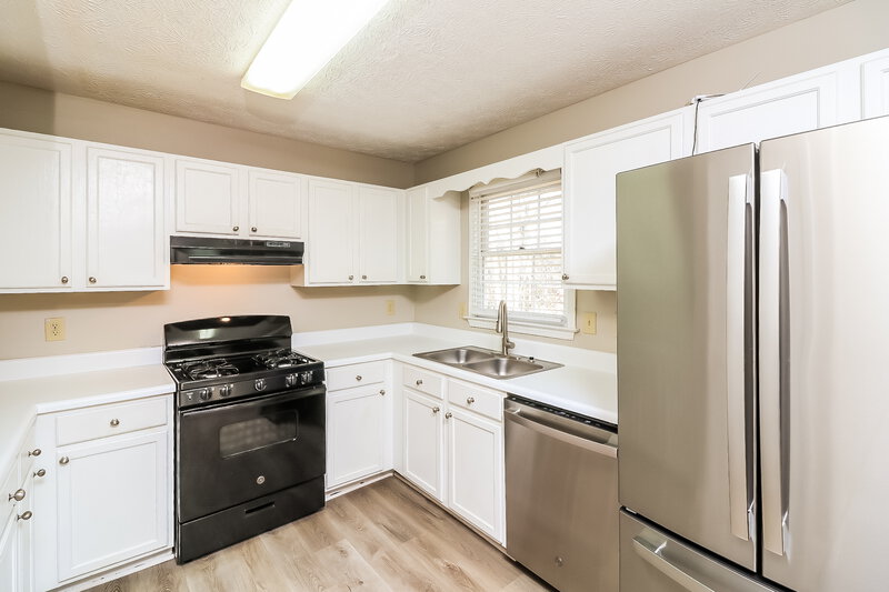 1,760/Mo, 23 Indian Trail Dr Powder Springs, GA 30127 Kitchen View