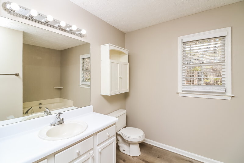 1,760/Mo, 23 Indian Trail Dr Powder Springs, GA 30127 Main Bathroom View