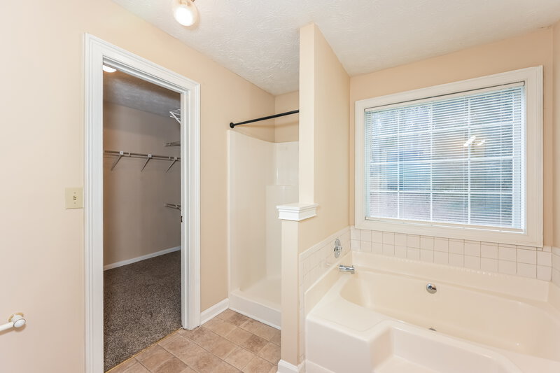1,940/Mo, 641 Marble Arch Ave Lawrenceville, GA 30046 Main Bathroom View 2