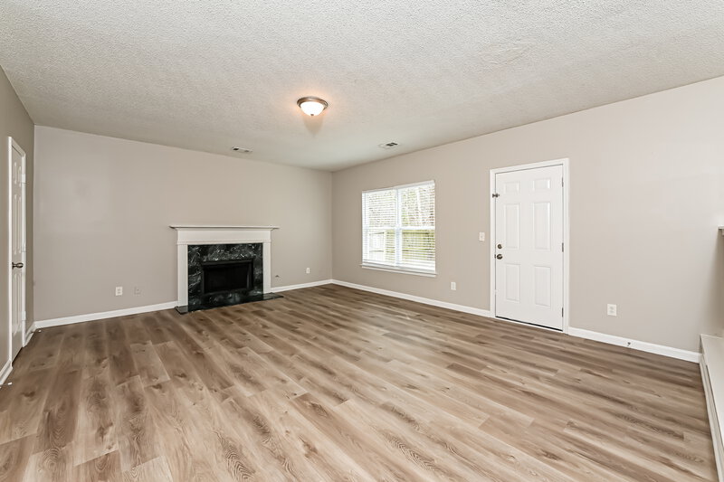 1,980/Mo, 4725 Bridle Point Pkwy Snellville, GA 30039 Living Room View 2