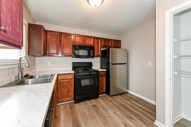 1,980/Mo, 4725 Bridle Point Pkwy Snellville, GA 30039 Kitchen View 2