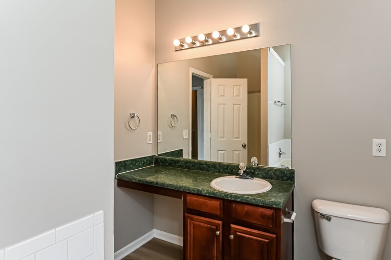 1,980/Mo, 4725 Bridle Point Pkwy Snellville, GA 30039 Main Bathroom View
