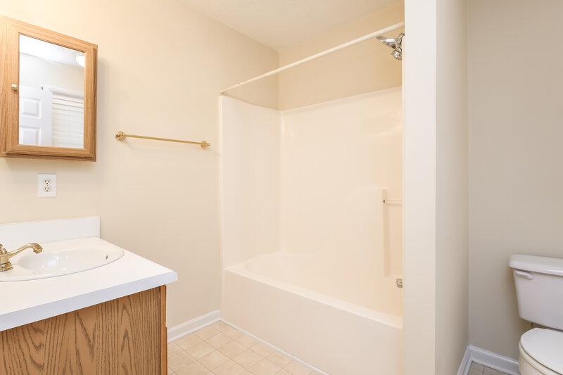 1,635/Mo, 11 Greatwood Dr White, GA 30184 Main Bathroom View