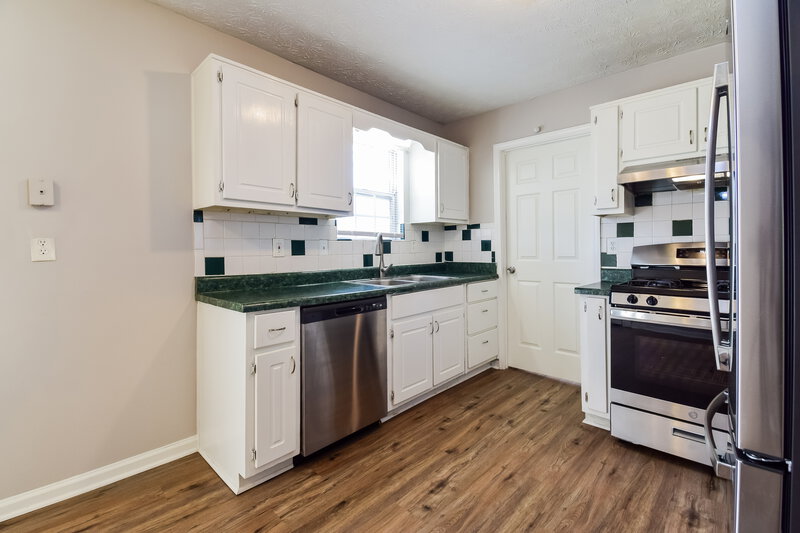 1,745/Mo, 5215 Austin Pl Forest Park, GA 30297 Kitchen View 2