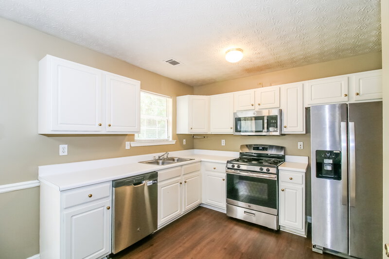 1,655/Mo, 70 Creekview Blvd Covington, GA 30016 Kitchen View