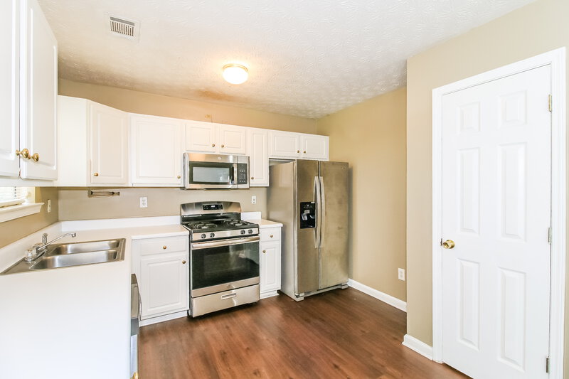 1,655/Mo, 70 Creekview Blvd Covington, GA 30016 Kitchen View 2
