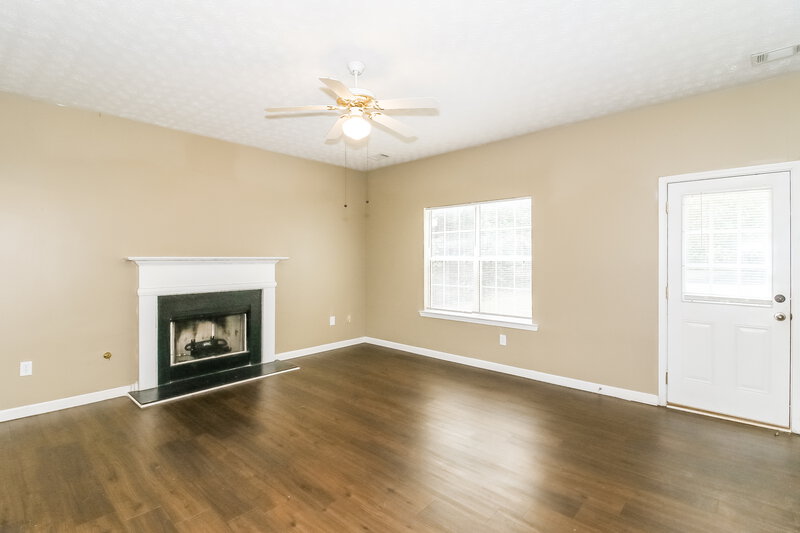 1,655/Mo, 70 Creekview Blvd Covington, GA 30016 Family Room View